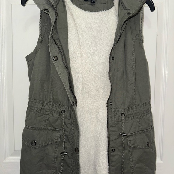 Rue21 Green Utility Vest with Collar and Faux Fur Lining - Picture 8 of 10